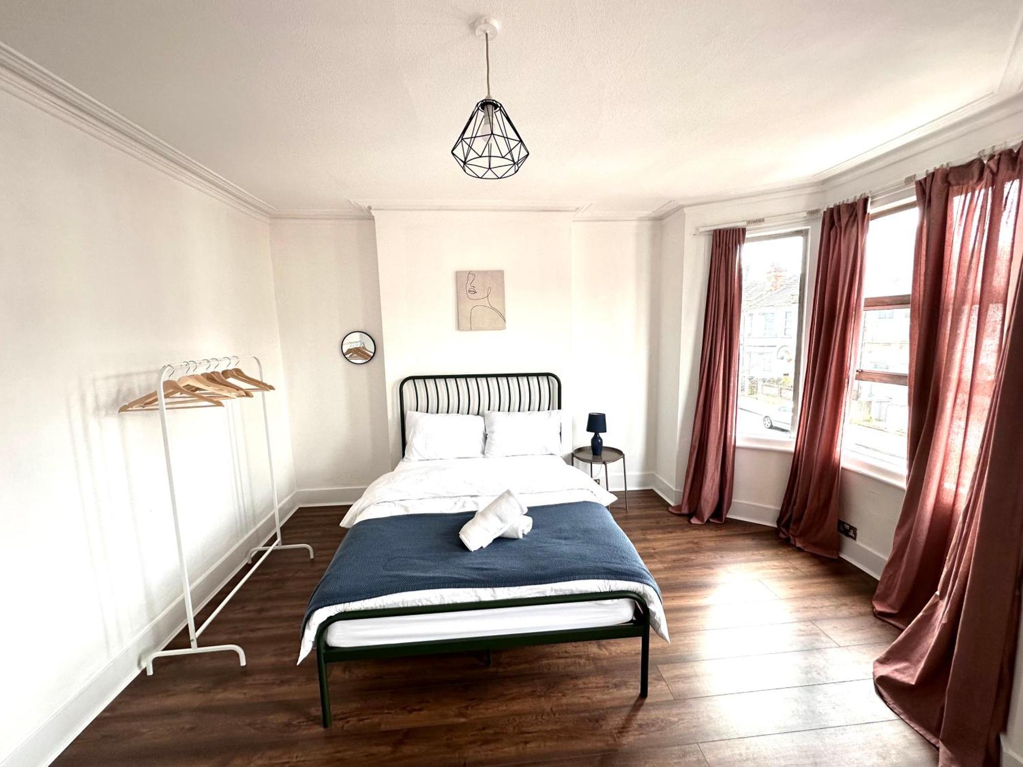 Charming, Renovated Residence In Willesden Green London Eksteriør billede