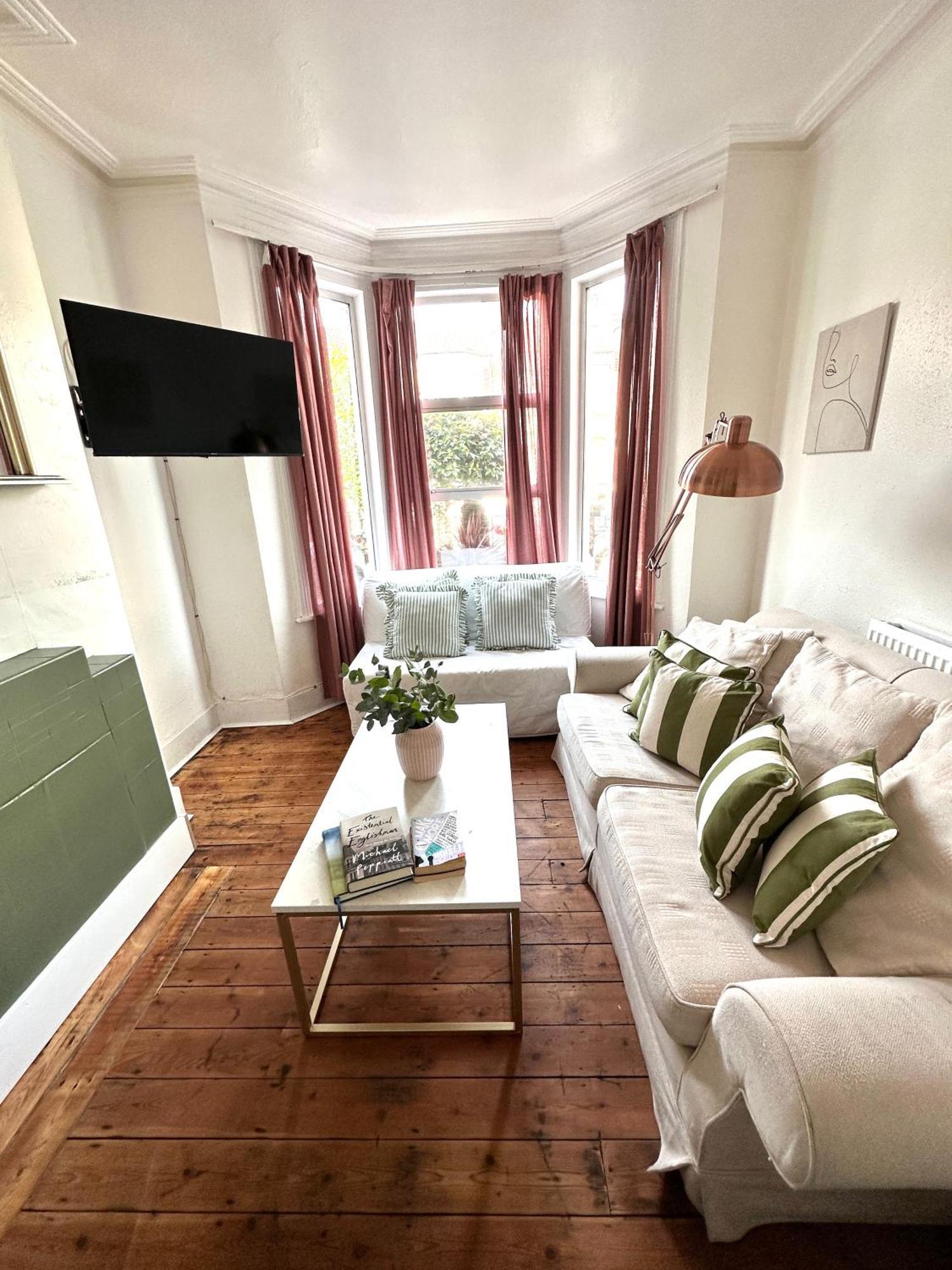 Charming, Renovated Residence In Willesden Green London Eksteriør billede