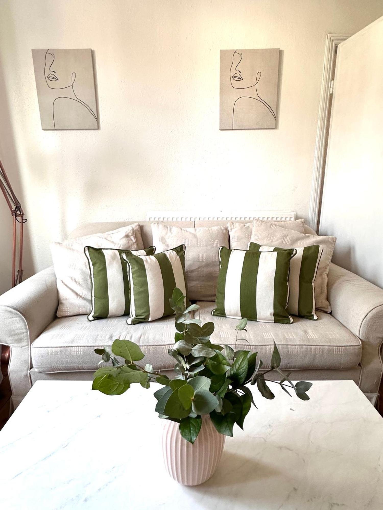 Charming, Renovated Residence In Willesden Green London Eksteriør billede